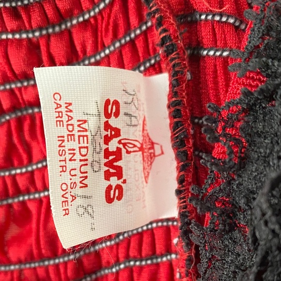 Elegant Red and Black Ruffled Dance Dress - Picture 4 of 4